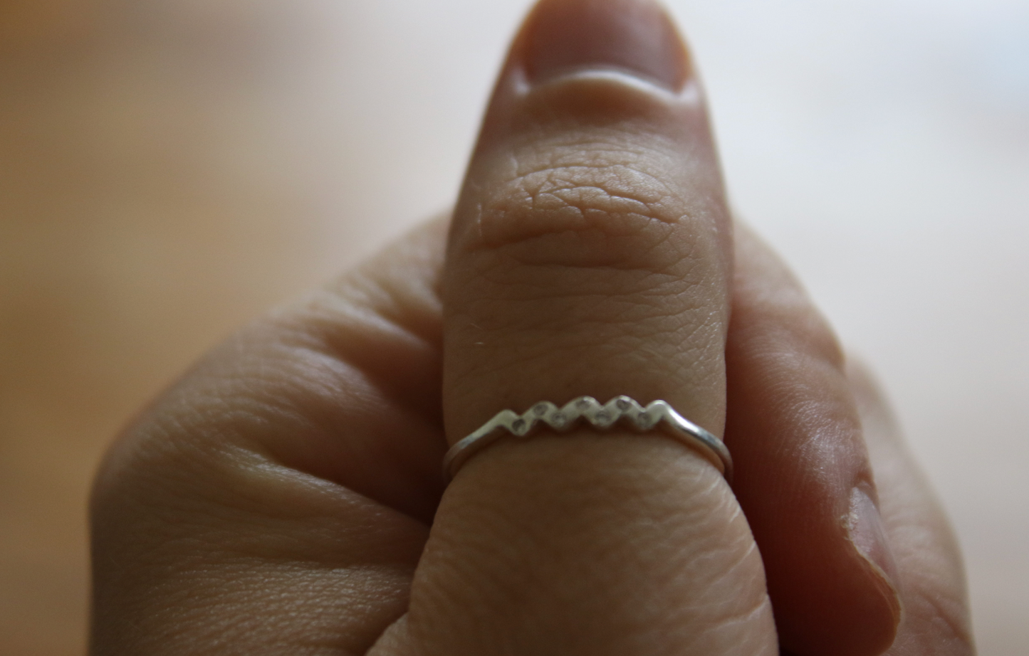 Zig-zag ring